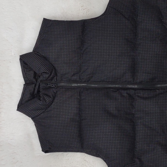 OLD NAVY VEST. - Picture 4 of 13